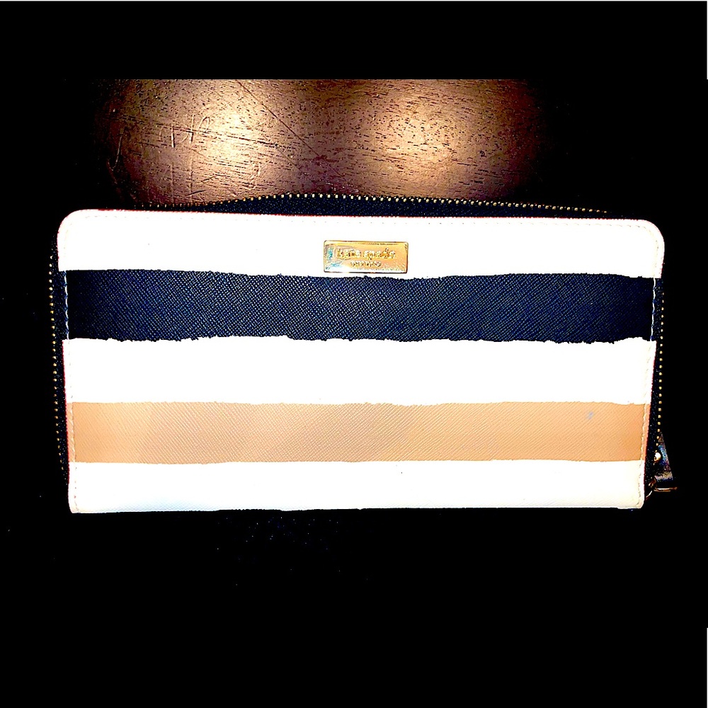 Kate Spade full size wallet ♠️